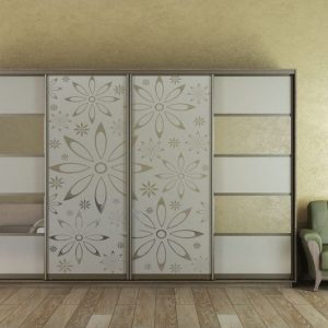 ШК-ЛФ-330 чотиридверна шафа-купе з фасадами лакобель та художнє матування від Гарант