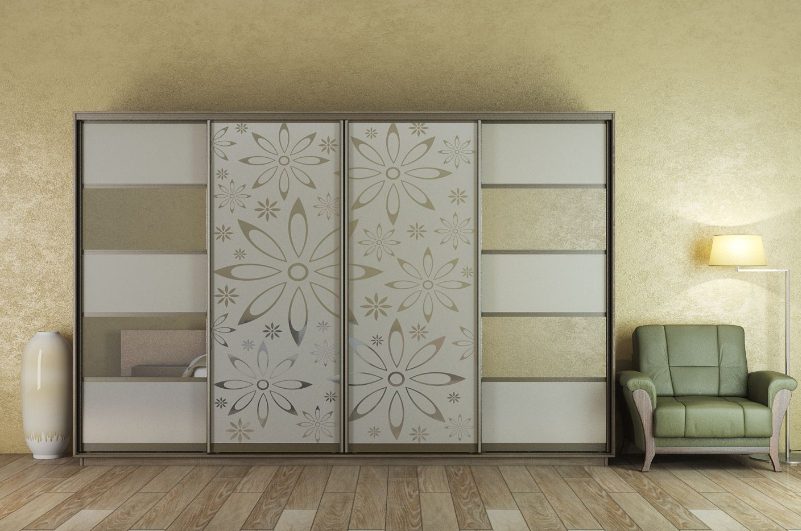 ШК-ЛФ-330 чотиридверна шафа-купе з фасадами лакобель та художнє матування від Гарант