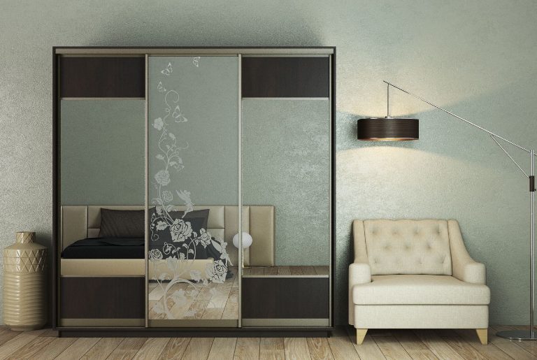 Шафа купе тридверна