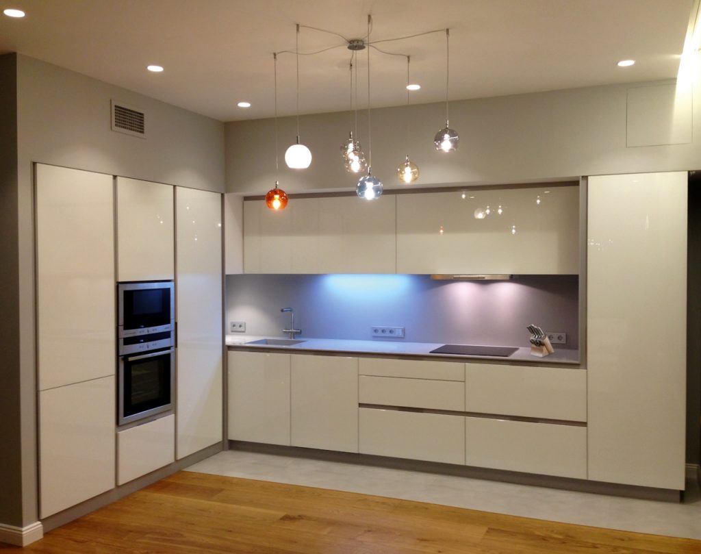 Кухня без ручок від фабрики Азгард